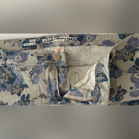 (10) NWOT women’s plus size floral jeans Mossimo Supply (28W) MSRP $58 - Picture 8 of 8